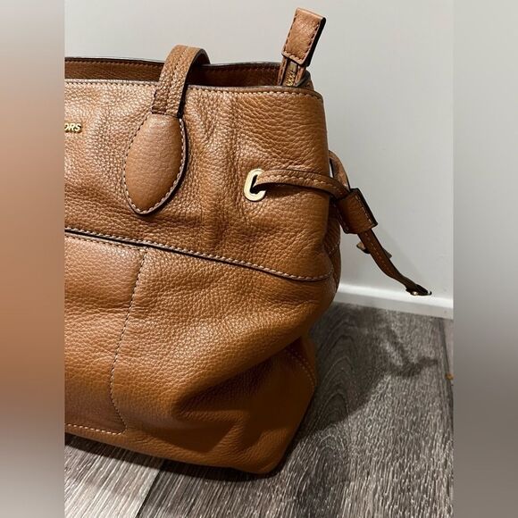 Michael Kors Large East West MAE Tote in Acorn - Picture 3 of 12